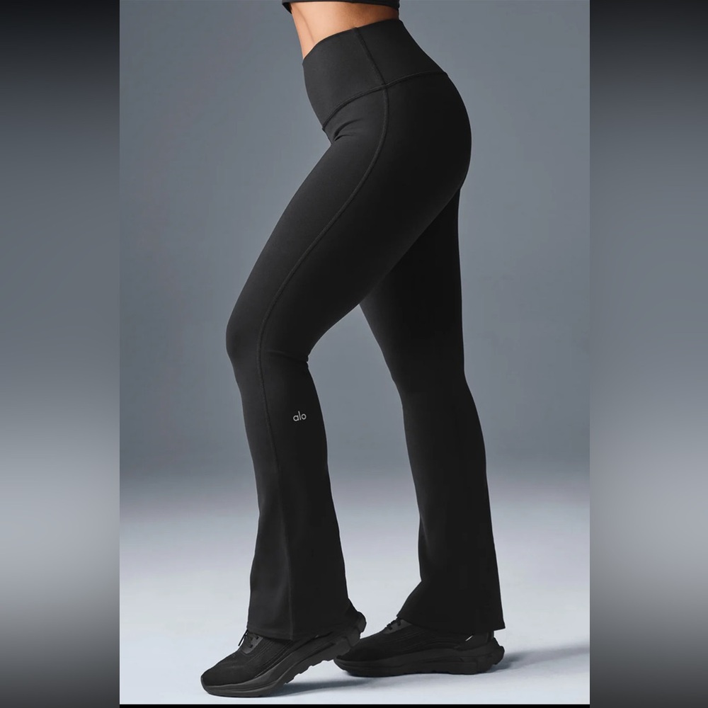 Airbrush High-Waist Bootcut
Legging - Black